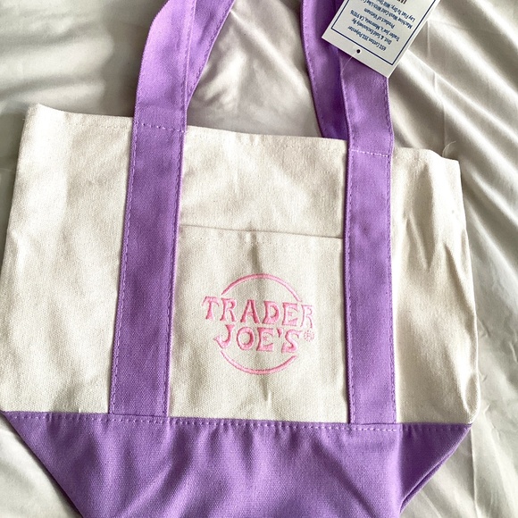 2025 trader tote pastel purple limited edition NWT - Picture 1 of 1
